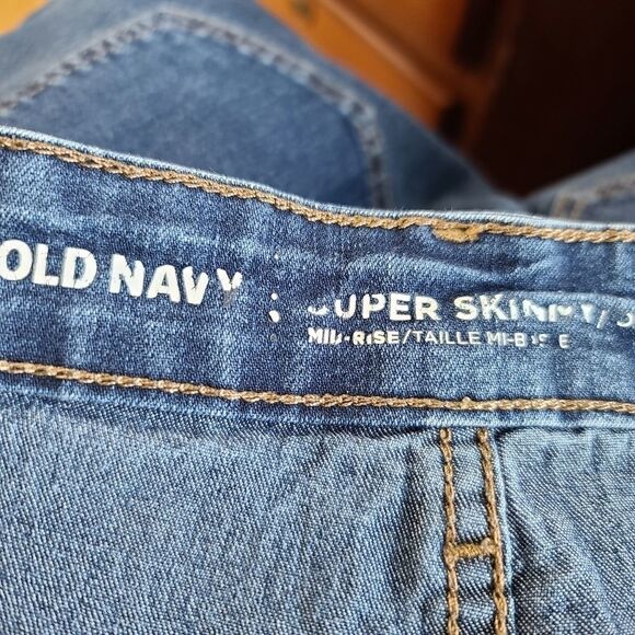 Old Navy Super Skinny Jeans - Picture 4 of 4